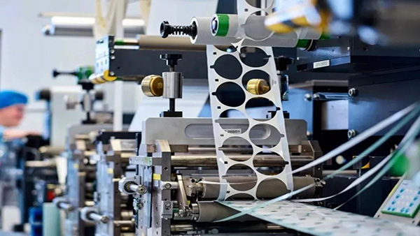 無錫膠粘廠家：模切加工小尺寸產品排不了廢該怎么辦？