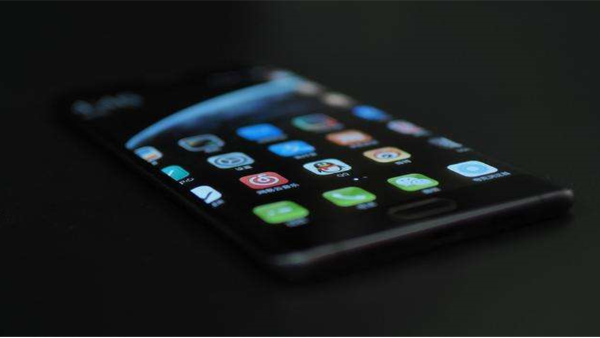 手機<i style='color:red'>屏幕</i>邊殼用什么膠水比較好粘接？